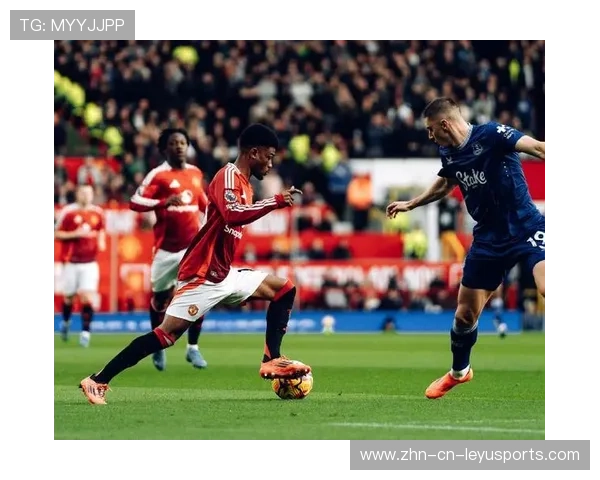 曼联通过反击打穿防线，拉什福德抽射偏出